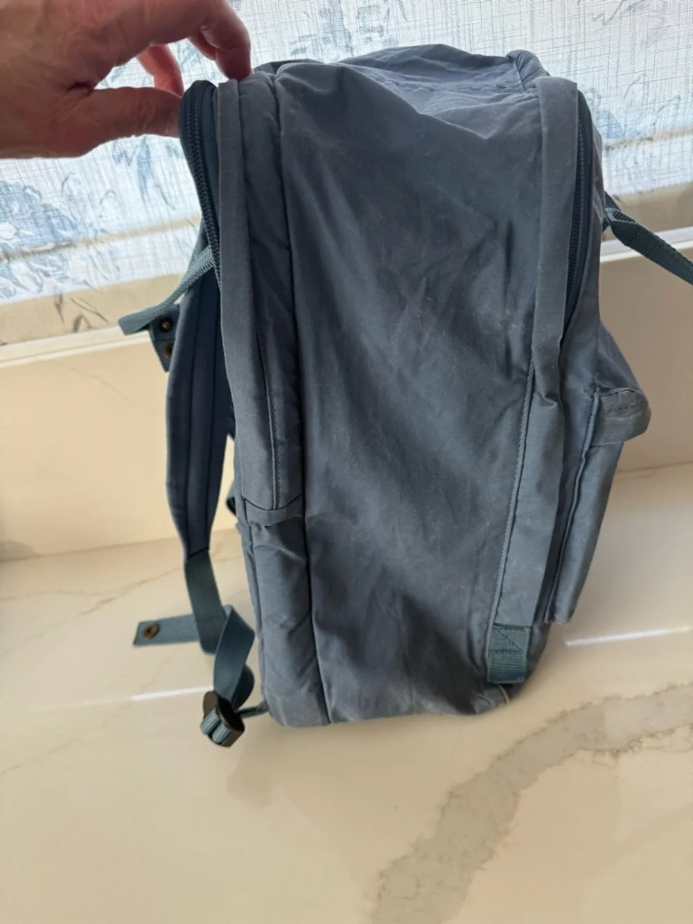 Fjallraven Kånken Laptop 17 Backpack - Blue with Red Logo FLAW